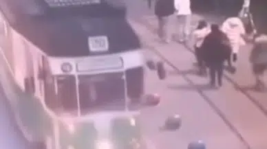 Torununu Kurtarmak İsterken Tramvayın Altında Kalarak Hayatını Kaybetmişti... Kaza Anının İmgeleri Ortaya Çıktı