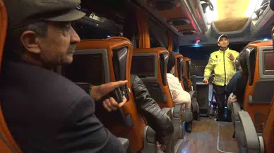 Trafik Polisi ‘Ölenlerin Modüllerini Topluyoruz’ Diye Uyardı, Otobüsteki Yolcuların Tamamını Emniyet Kemeri Bağladı