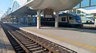 Tren Bileti Bulmak Neredeyse İmkânsız Hale Geldi, Sefer Sayıları Yetmiyor
