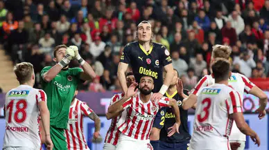 Trendyol Muhteşem Lig: Antalyaspor: 0 - Fenerbahçe: 1 (İlk Yarı)