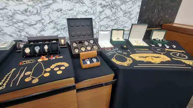 ’Türk Escobar’ Lakaplı Urfi Çetinkaya’nın Cürüm Örgütüne Düzenlenen Operasyonda Ele Geçirilenler Emniyette Sergilendi