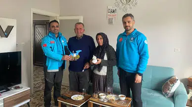 Umke Takımları Enkazda Kurtardıkları Aileyle Buluştu