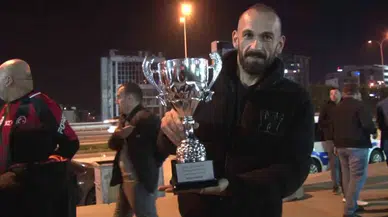 Üstün Amatör Lig’de Küme Şampiyonu Olan Gülsuyuspor’da Taraftarlardan Şampiyonluk Kutlaması
