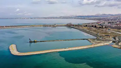 Van Gölü’nden 1 Milyon 600 Bin Metreküp Taban Çamuru Çıkarıldı
