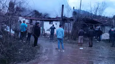 Yangında Dumandan Etkilenen Yaşlı Bayan Hayatını Kaybetti