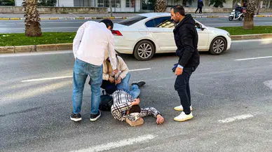 Yerde Uzun Müddet Yatan Yaralının Başının Altına Kaldırım Taşı Koydular