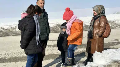 Yüksekova’da 4.4 Büyüklüğünde Zelzele Korkuttu, Vatandaşlar Kendini Dışarıya Attı