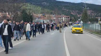 Yüzlerce Kişi Muhtar Adayına Dayanak İçin Yürüdü