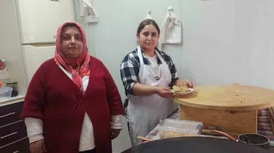 Zelzelede İş Yeri Yıkılan Abla-Kardeş Konteyner İş Yerinde Hizmet Veriyor