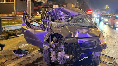 Zincirleme Kazaya Karışan Araç Kağıt Üzere Ezildi: 1’i Ağır 3 Yaralı