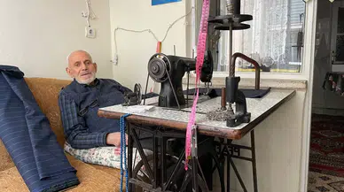 70 Yıllık Mesleğine Meskeninin Balkonundan Devam Ediyor