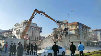 Antalya’da Yıkım Çalışmasını Sinema Üzere İzlediler