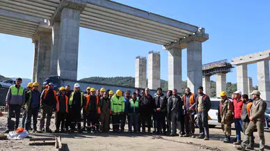 Aydın-Denizli Otoyol İnşaatında Kule Vinçlerin Bir Kısmı Söküm Yaparak Şantiyeyi Terk Ediyor