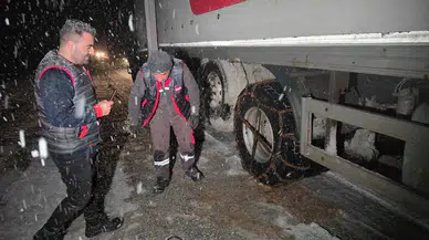Çamlıbel Geçidi’nde Kar Yağışı Tesirli Oldu, Şoförler Sıkıntı Anlar Yaşadı