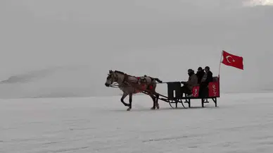 Çıldır Gölü’nde Atlı Kızak Keyfi