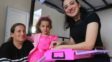 Depremzede Nur’un "Ben Üşüyorum, Konut İstiyorum" Kelamıyla Harekete Geçen Sağlıkçı Havva, Afetzede Aileyi Yuvasına Kavuşturdu