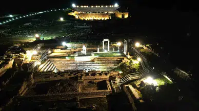 Efes’ten Sonra Gece Ziyaretlerine Açılan Hierapolis ve Pamukkale’nin Yeni İmajı Mest Etti