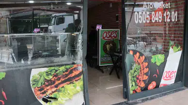 Emanet Lüks Araçla Çiğ Köfteciye Daldı, ‘Uykuluydum’ Dedi