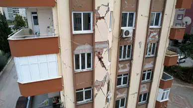 Güçlendirme Beklenen Binalarda Hayat Sürüyorlar