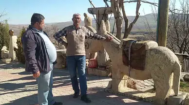 Hayalleri Dokunuşlarıyla Taş Kesiliyor