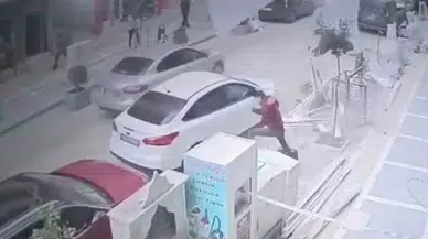 İnşaattan Düşen Kapının Gencin Başına Düşme Anı İnançlı Kamerasına Yansıdı
