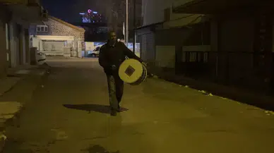 İzmir’de Ramazan Davulcuları Birinci Sahurla Birlikte Misyona Başladı