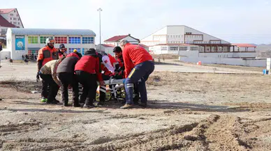 Kayak Yaparken Ayağı Kırıldı, İmdadına Ambulans Helikopter Yetişti