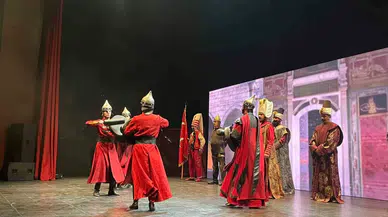 Kuruluştan Kurtuluşa Anadolu Medeniyetleri Defilesi Ayakta Alkışlandı