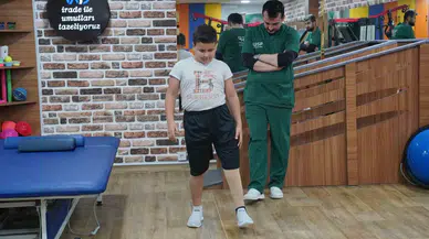Sarsıntı Kaygısıyla Otomobilde Yaşayan Hasan Proteze Kavuştu