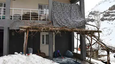 Şırnaklı Annelerin Kışın Soğuk ile Uğraşları Sürüyor