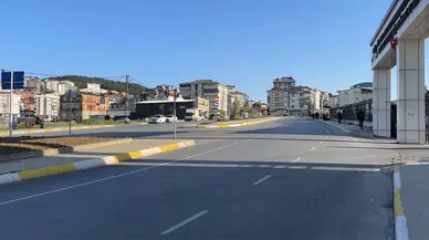 Sultanbeyli’de Arabanın Çarptığı Kız Çocuğu Metrelerce Savruldu, Kaza Anı Kamerada