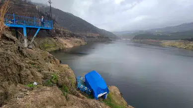 Tekneyle Gezilebilen Barajda Ürküten Görünüm