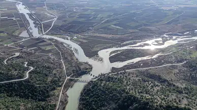Tozanlı ve Kelkit Çaylarının Kucaklaşmasıyla Oluşan Yeşilırmak, Görsel Şölen Oluşturuyor