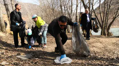 Tunceli’de Yüzlerce Kişi Munzur Vadisi Ulusal Parkı’nı Temizledi