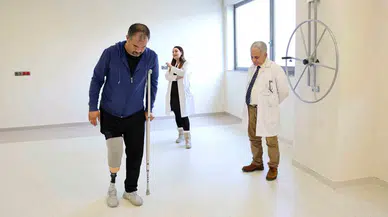 Zelzelede 2 Evladını ve Bacağını Kaybeden Baba, Proteziyle Yürümeye Başladı