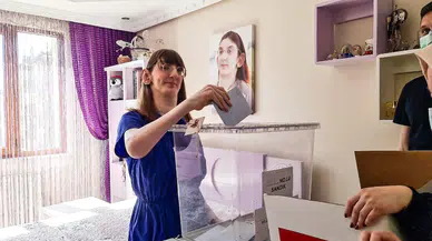 5 Dünya Rekoru Bulunan “Dünyanın En Uzun Uzunluklu Kadını” Oyunu Kullandı