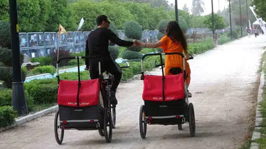 Adana’da 3 Çocuklu Çift Her Yere Bisikletle Gidiyor