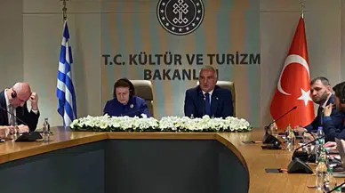 Bakan Ersoy, Yunan Mevkidaşı ile "Romeo ve Juliet" Oyununu İzledi