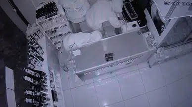 Böylesi Görülmedi: Hırsızlar Dükkana Ziyan Vermesin Diye Kasaya Harçlık Bırakmaya Başladı