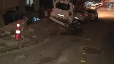 Çekmeköy’de Yokuşta Kalkış Yapmakta Zorlanan Çöp Kamyonu Geri Kayarak Park Halindeki Araca Çarptı