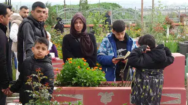 Diyarbakır’da Sarsıntı Mezarlığında Hüzünlü Bayram Ziyareti