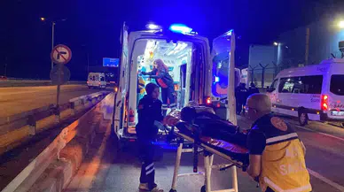 Emekçi Servisi Yol Ayrımındaki Bariyere Çarptı: 5 Yaralı