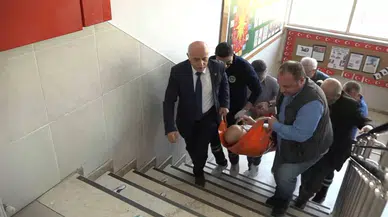 Engelli ve Yatalak Hastalar Sedye ile Oy Kullandı