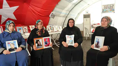 Gözyaşları İçinde 20 Bayramdır Görmedikleri Evlatlarının Bayramını Kutladı