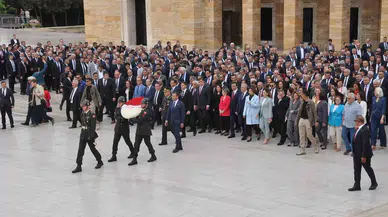 Lider Tugay ve İzmir’in İlçe Belediye Liderleri Anıtkabir’i Ziyaret Etti
