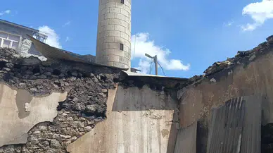 Mescitte Çıkan Yangın Konuta Sıçradı