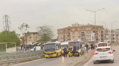 Minibüs Sürücülerinin Yumruklu Sopalı Arbedesi Kamerada