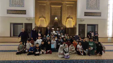 (Özel) Bursa’da Teravih Namazına En Çok Gelen Çocuklara Tablet ve Akıllı Saat Mükafatı