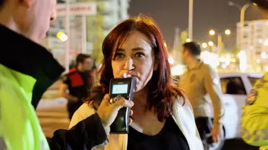 Polisin Alkollü Şoför ile İmtihanı: Üfleme Eğitimi Verilen Bayan 44. Seferde Başardı