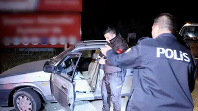 Ruhsatsız Tabanca ile Yakalandı, “Taşımıyorum Bozuk” Diyerek Tüfek Ruhsatı Gösterdi